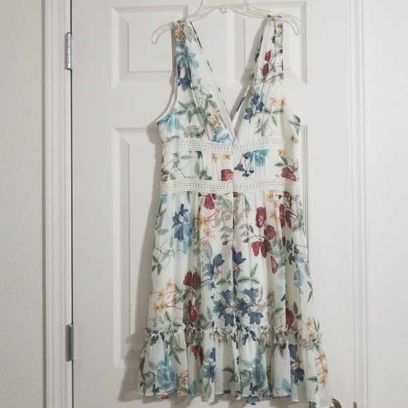 Beautiful Spring Dress - Picture 3 of 4